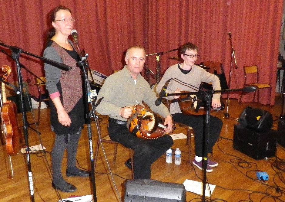 Hlne, Etienne et Jean-Jacques donnent le rythme pour les danses du Berry